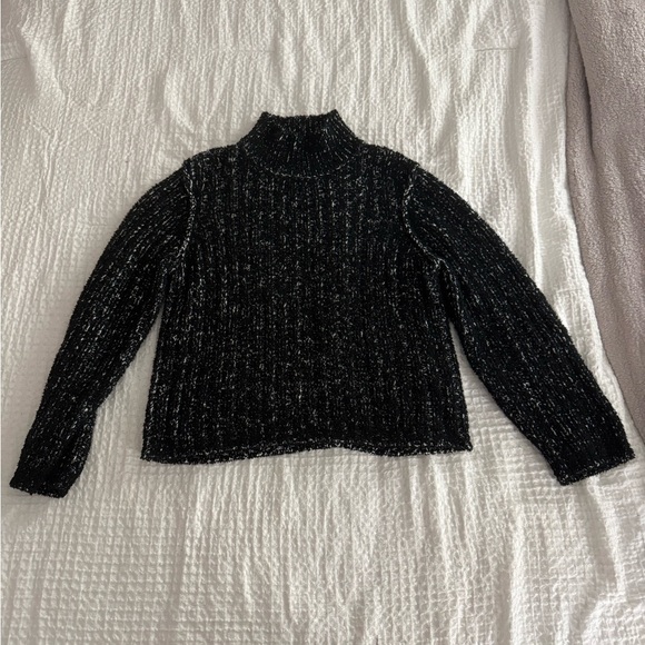 Steve Madden Black Turtleneck Sweater with Ribbed Knit - Picture 1 of 1